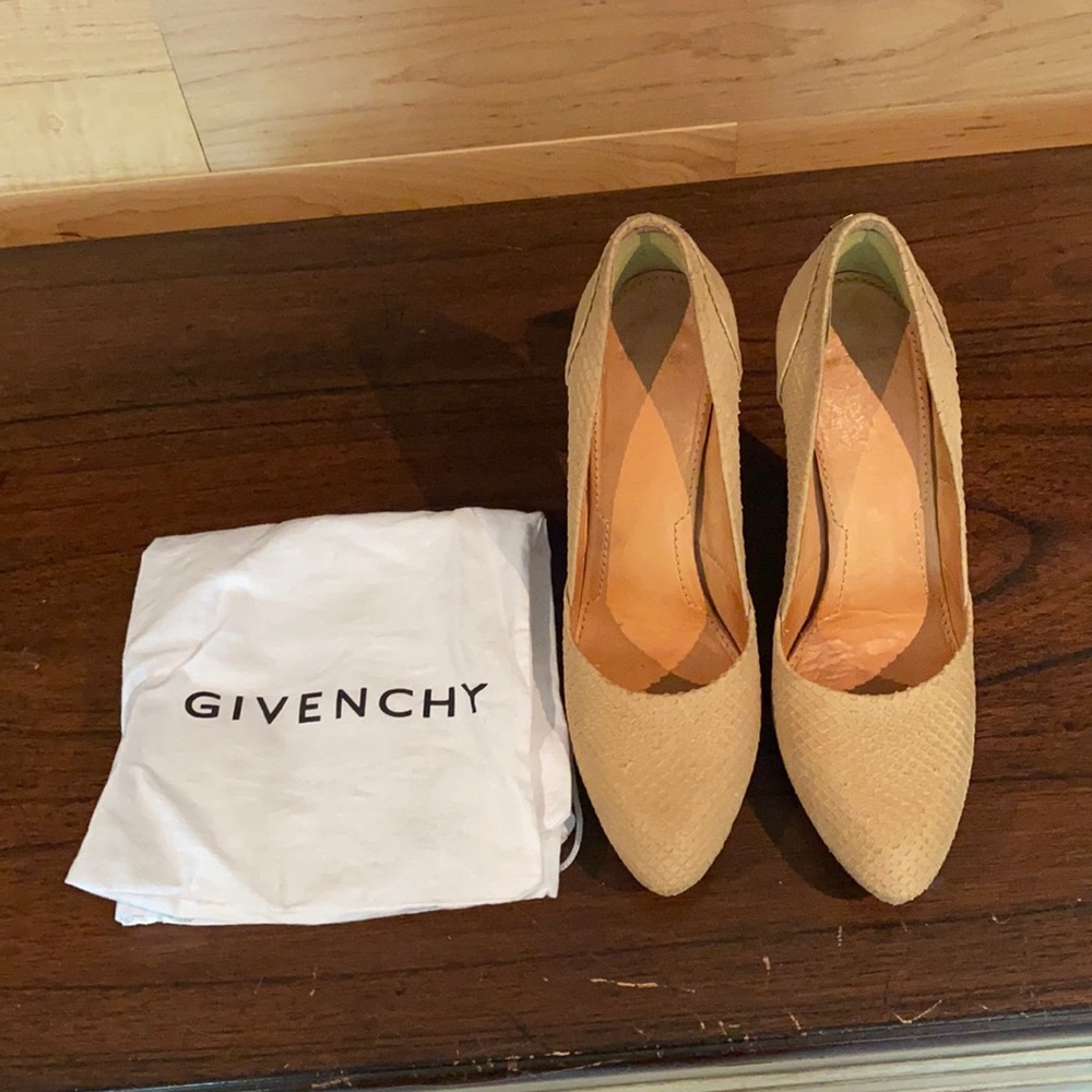 GIVENCHY nude heels!!